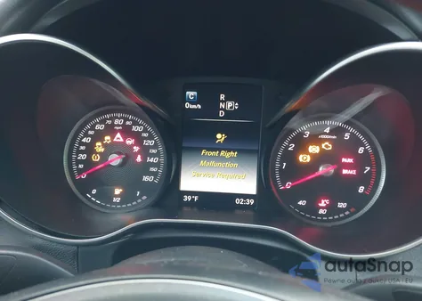 2015 Mercedes-Benz C 300 Luxury/Sport z USA, uszkodzony, nr VIN 55SWF4JB3FU074621